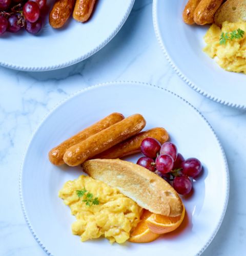 Pork and beef breakfast sausages preserved, fully cooked in a 100% vegetable casing